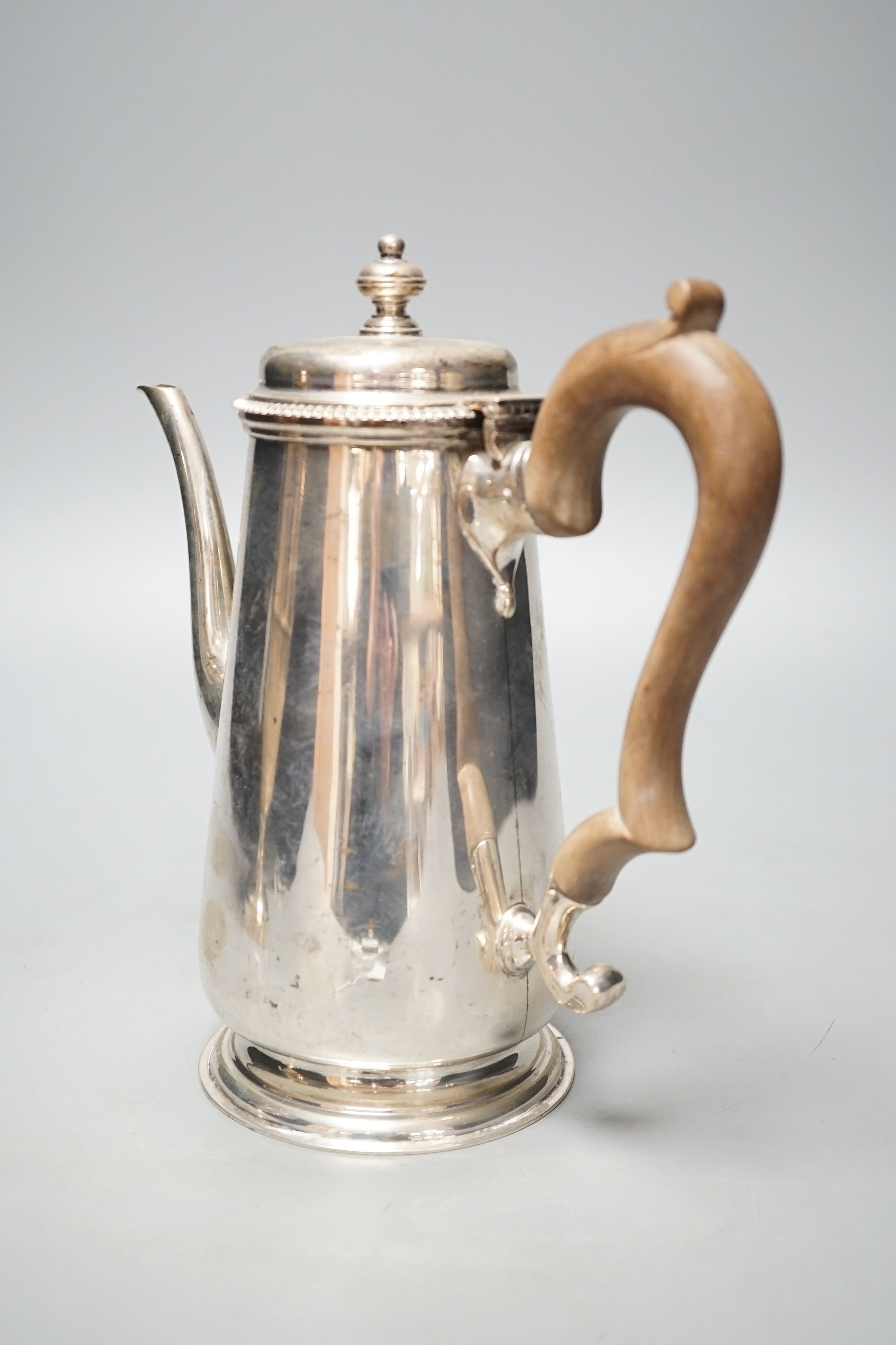 A George V silver coffee pot by Daniel & John Welby, London, 1928, height 21cm, gross weight 21.5oz.